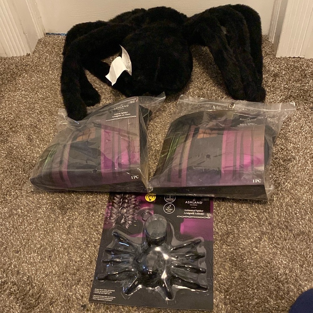Ashland Halloween Decor 1 Spider Pillow 2 Fabric Spiders & 1 Animated Spider NEW